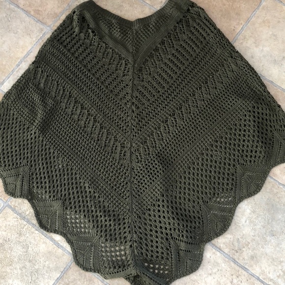 🌸 Le Chateau khaki poncho - Picture 9 of 14